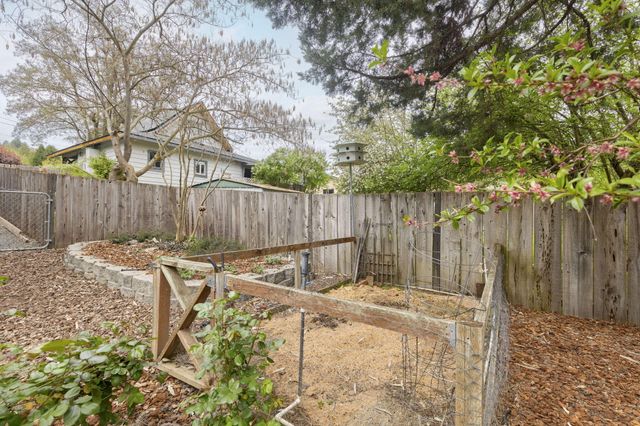 1335 NW Prospect Avenue, Grants Pass, OR 97526