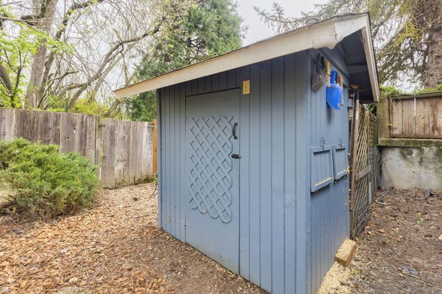 1335 NW Prospect Avenue, Grants Pass, OR 97526