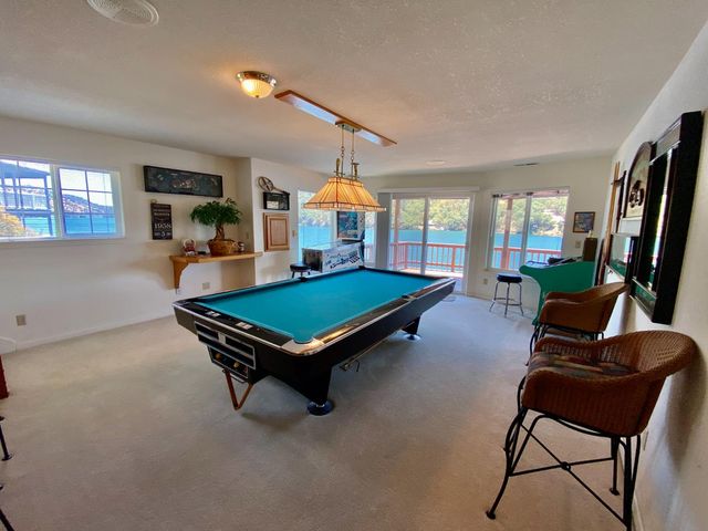 954 Poker Flat Rd, Copperopolis, CA 95228