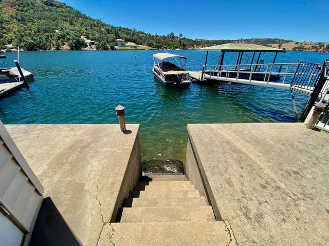 954 Poker Flat Rd, Copperopolis, CA 95228