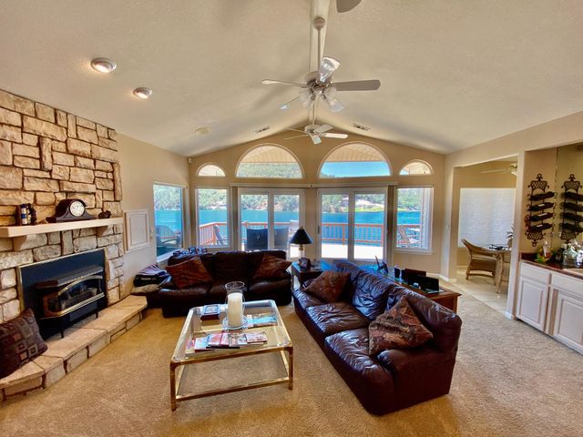 954 Poker Flat Rd, Copperopolis, CA 95228