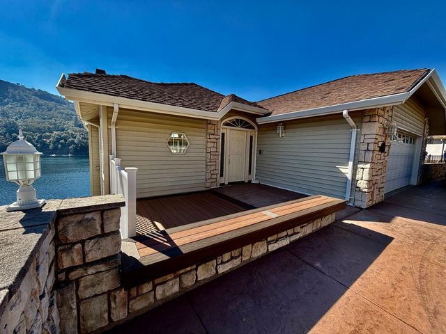 954 Poker Flat Rd, Copperopolis, CA 95228