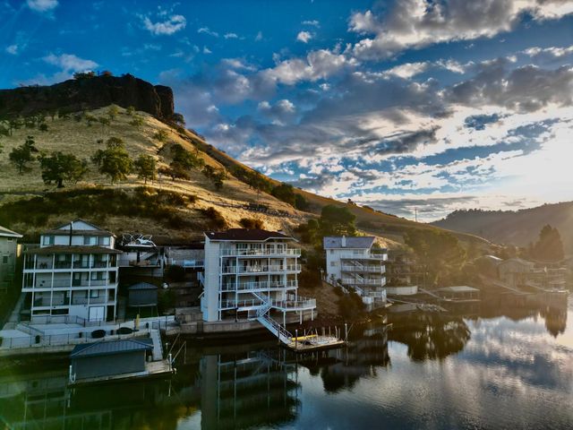 954 Poker Flat Rd, Copperopolis, CA 95228