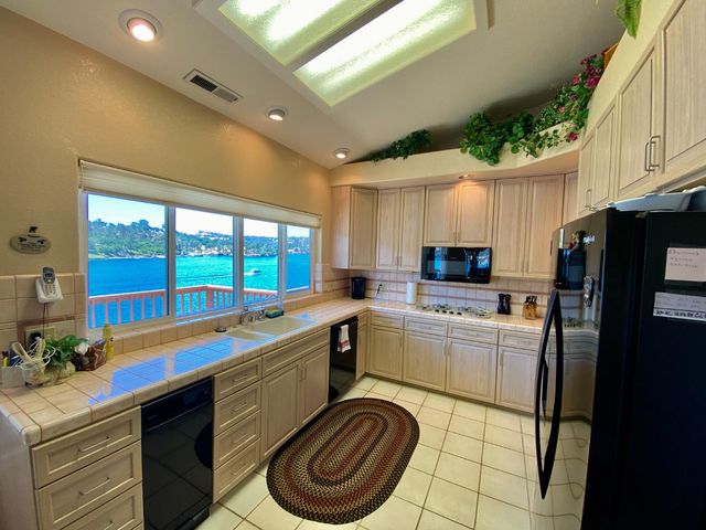 954 Poker Flat Rd, Copperopolis, CA 95228