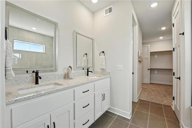 20677 Skyview Lane, Spring Hill, KS 66083