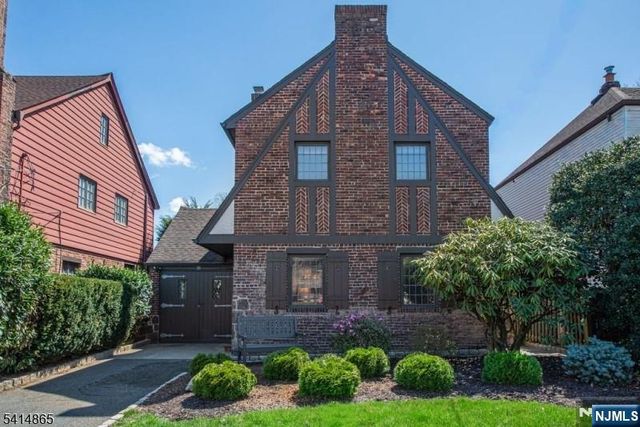 31 Windsor Road, Clifton, NJ 07012