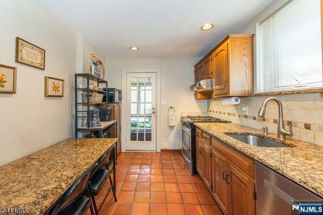 31 Windsor Road, Clifton, NJ 07012