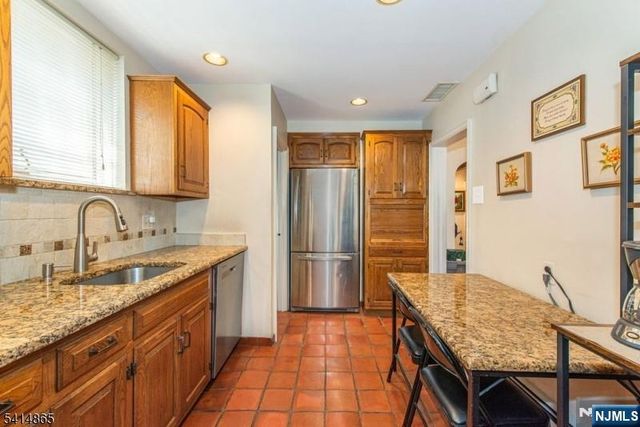 31 Windsor Road, Clifton, NJ 07012