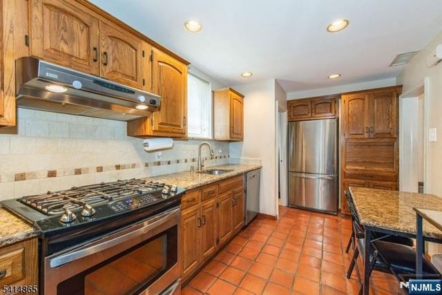 31 Windsor Road, Clifton, NJ 07012
