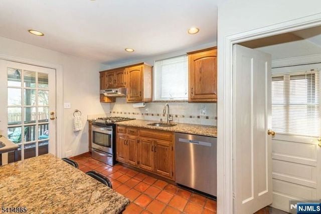 31 Windsor Road, Clifton, NJ 07012