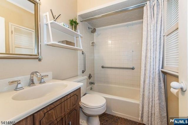 31 Windsor Road, Clifton, NJ 07012