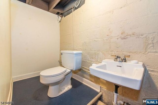 31 Windsor Road, Clifton, NJ 07012