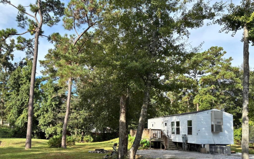 80 Palmetto Avenue, Freeport, FL 32439