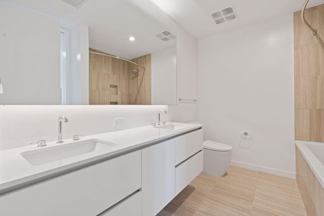 313 W 17th ST 1203, Austin, TX 78701