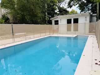3841 Kumquat Ave, Miami, FL 33133