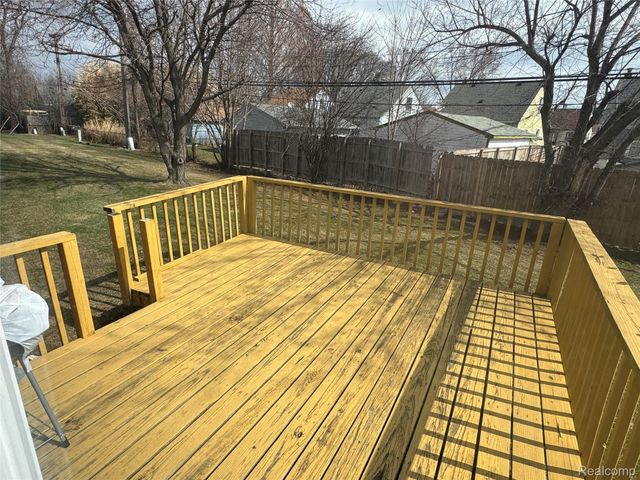 27114 Antonio Drive, Roseville, MI 48066