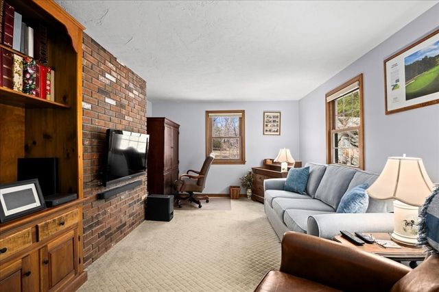 9 Cyndy Ln, Millbury, MA 01527