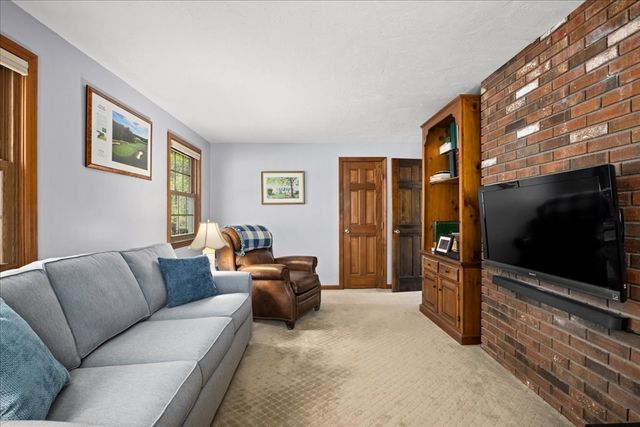 9 Cyndy Ln, Millbury, MA 01527