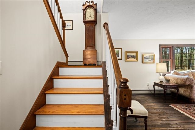 9 Cyndy Ln, Millbury, MA 01527