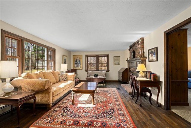 9 Cyndy Ln, Millbury, MA 01527