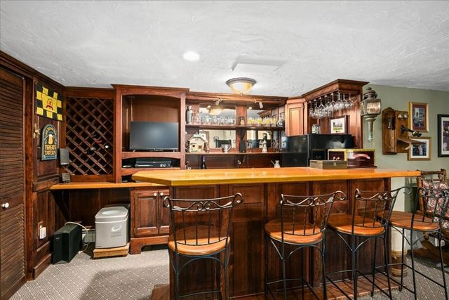 9 Cyndy Ln, Millbury, MA 01527