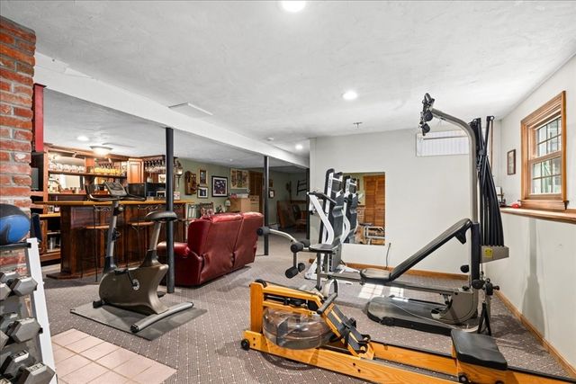 9 Cyndy Ln, Millbury, MA 01527