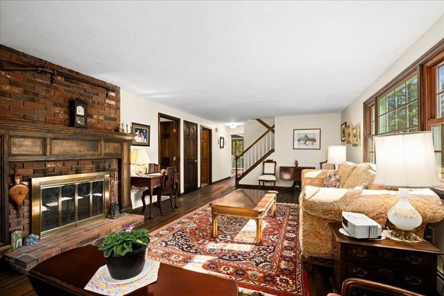 9 Cyndy Ln, Millbury, MA 01527