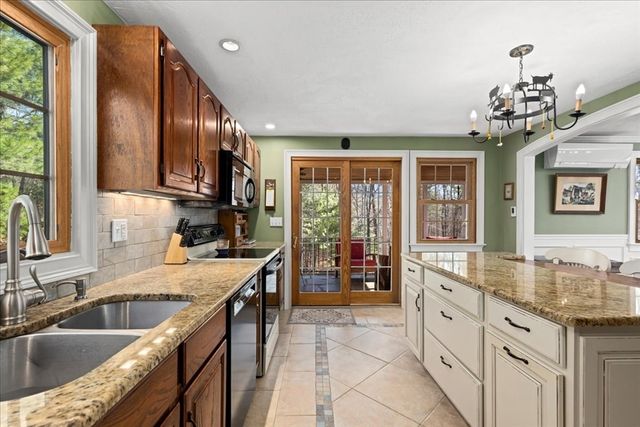 9 Cyndy Ln, Millbury, MA 01527