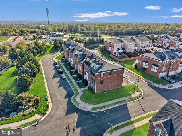 25705 CLAIRMONT MANOR SQ, Aldie, VA 20105