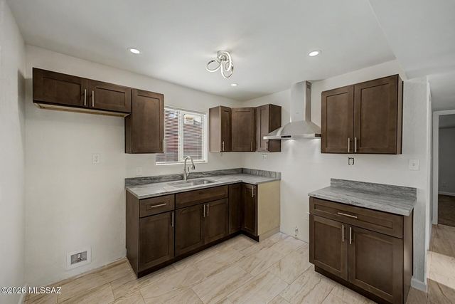 205 E District Street, Tucson, AZ 85714