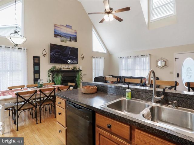 317 LOCUSTDALE LOOP, Shenandoah, VA 22849