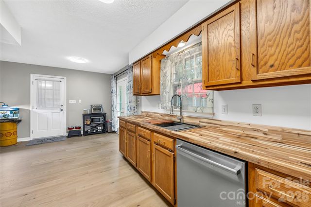 8349 Norcroft Drive, Charlotte, NC 28269