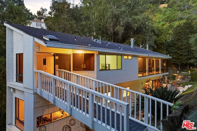2350 Benedict Canyon Drive, Beverly Hills, CA 90210