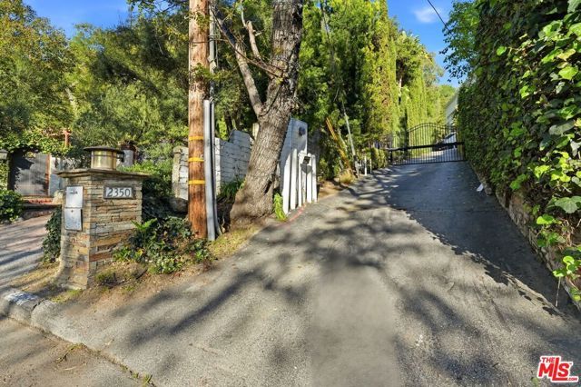 2350 Benedict Canyon Drive, Beverly Hills, CA 90210