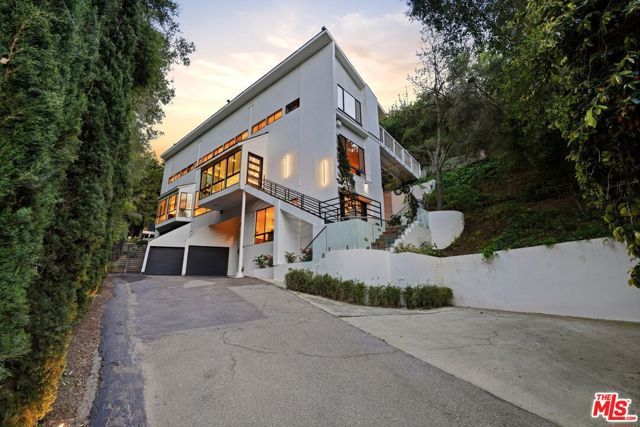 2350 Benedict Canyon Drive, Beverly Hills, CA 90210