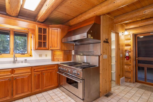 19012 W Pommier Rd, Cheney, WA 99004
