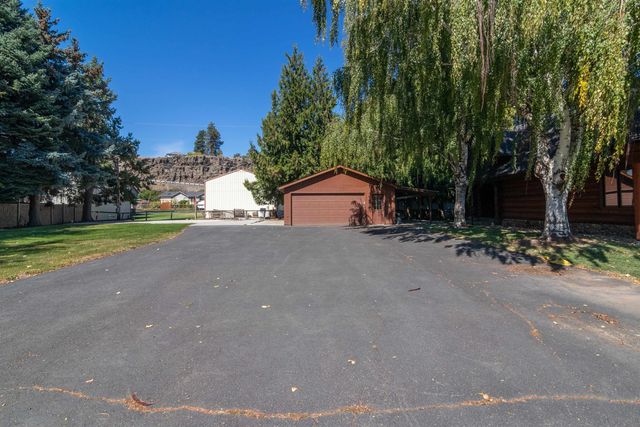 19012 W Pommier Rd, Cheney, WA 99004