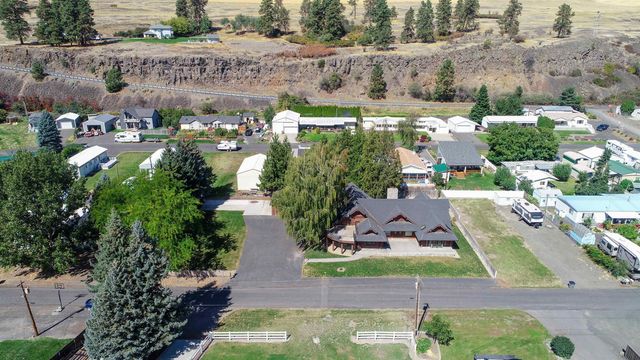 19012 W Pommier Rd, Cheney, WA 99004