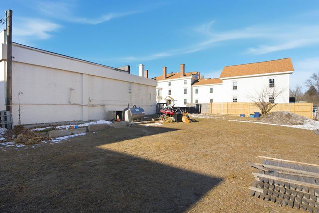 242 N Main Street, Concord, NH 03301