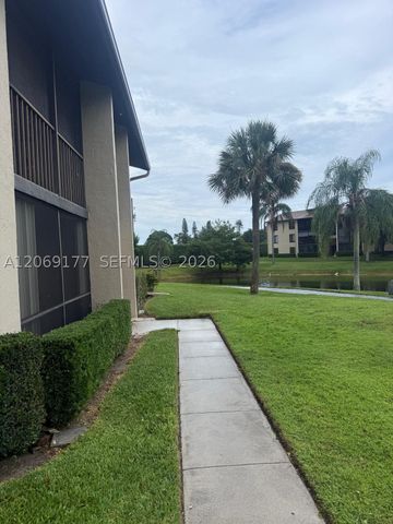 529 Shady Pine Way B2, Green Acres, FL 33415