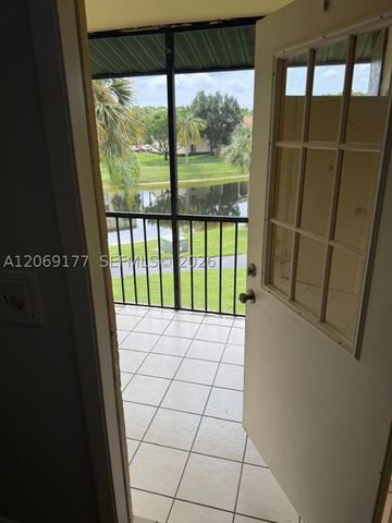 529 Shady Pine Way B2, Green Acres, FL 33415