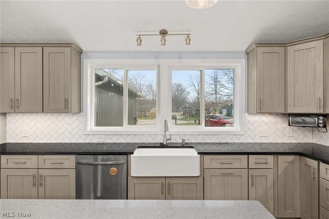 19595 Cross Trail N, Strongsville, OH 44136