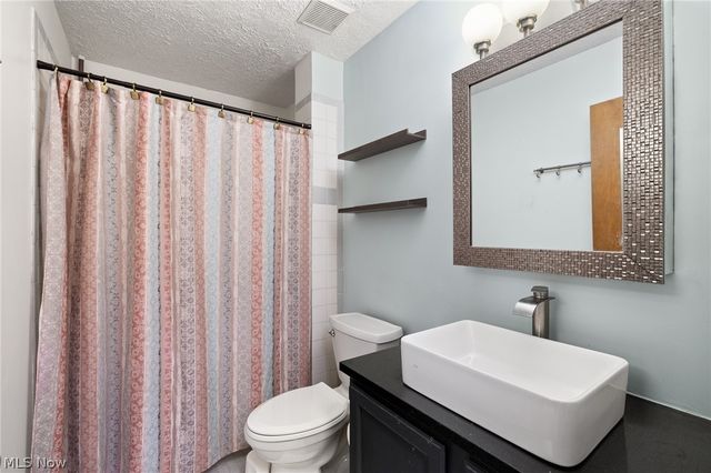 19595 Cross Trail N, Strongsville, OH 44136