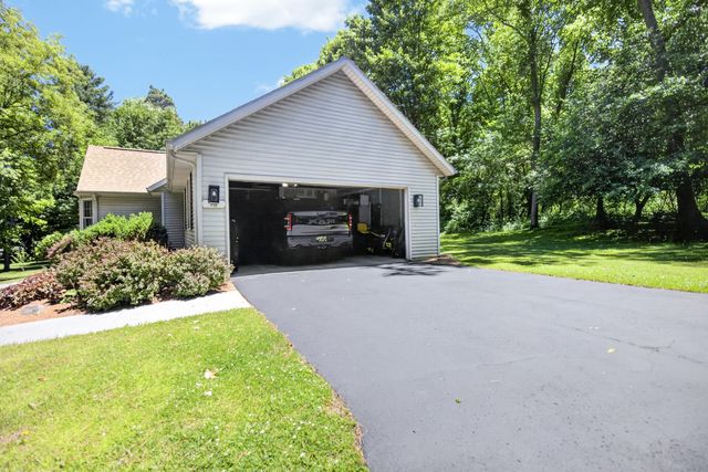16 Christian Road, Emmett Twp, MI 49014