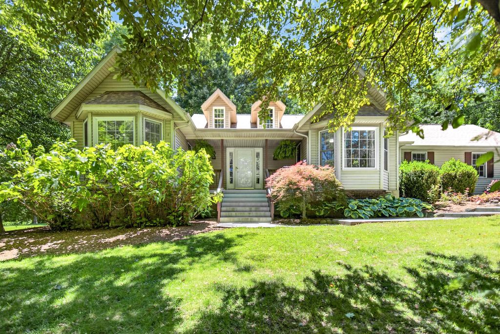 16 Christian Road, Emmett Twp, MI 49014