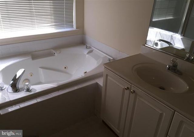 47665 COMER SQ, Sterling, VA 20165