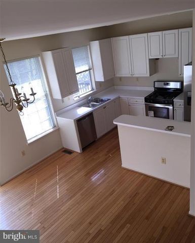 47665 COMER SQ, Sterling, VA 20165