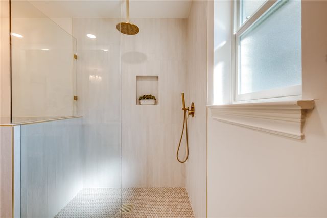 7017 Serrano Drive, Fort Worth, TX 76126