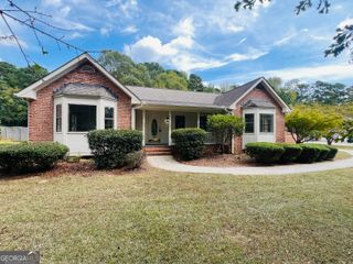 180 Antebellum Way, Fayetteville, GA 30215