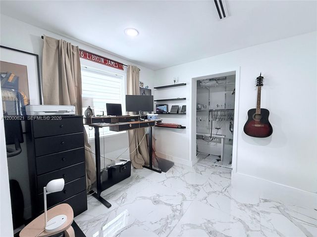 11020 SW 42nd Ter, Miami, FL 33165